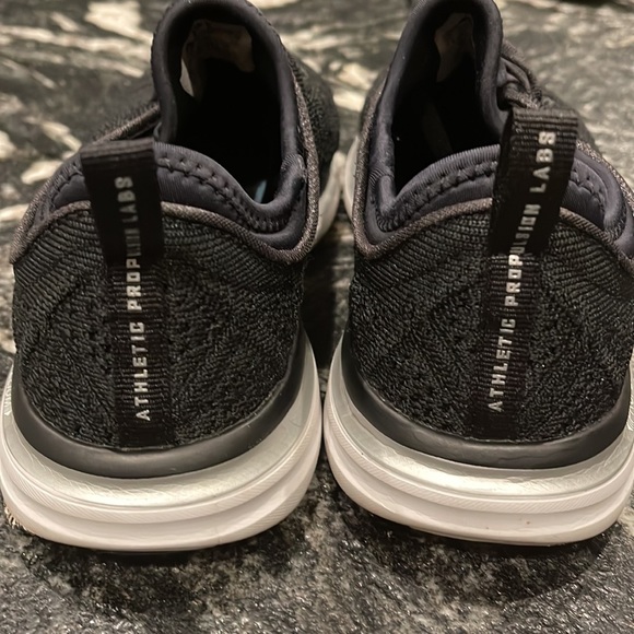 Womens APL Techloom Phantom athletic shoe/sneaker in size 8.5 - Picture 3 of 5